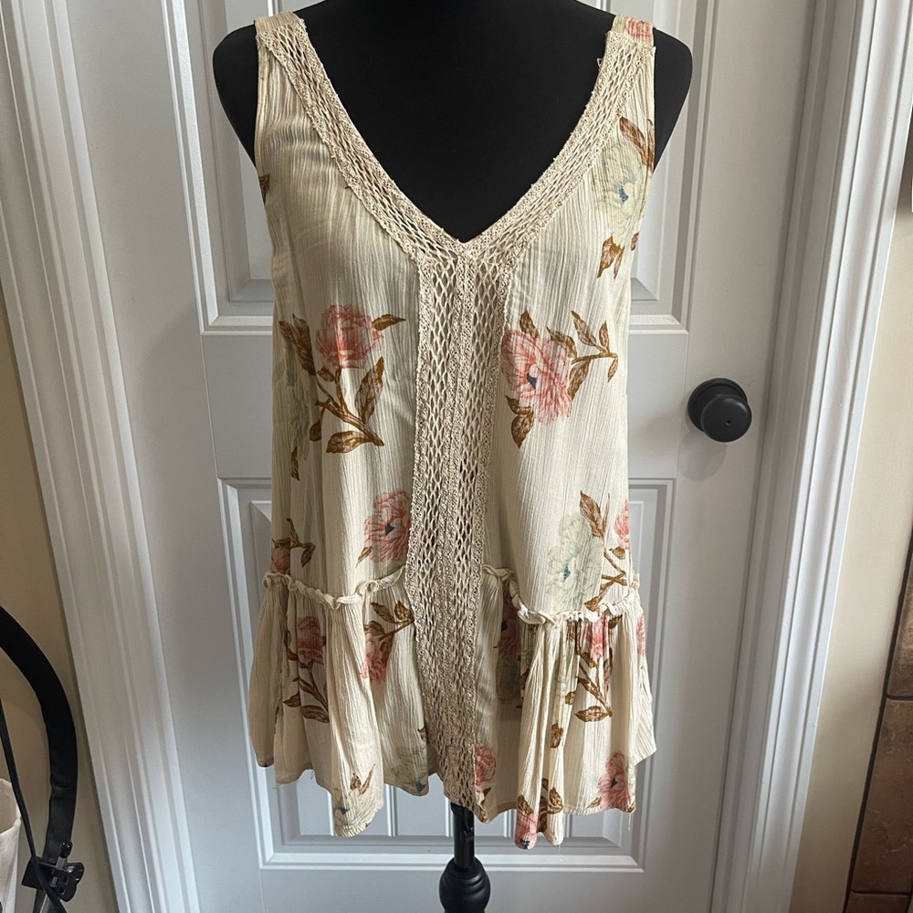 American Eagle Women’s M Bohemian Top (fits like a Large)